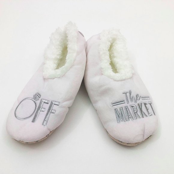 NWT Snoozies Women's Off The Market Slippers Non Skid Soles White Large 9/10 - Picture 1 of 5